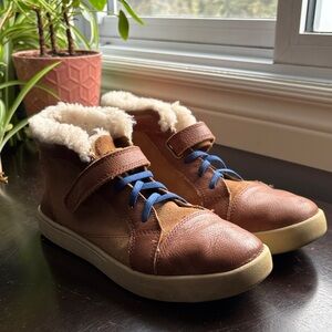 UGG Youth Boys Theron Chestnut Insulated Boot/Sneaker Sz 5 youth woman’s 6.5